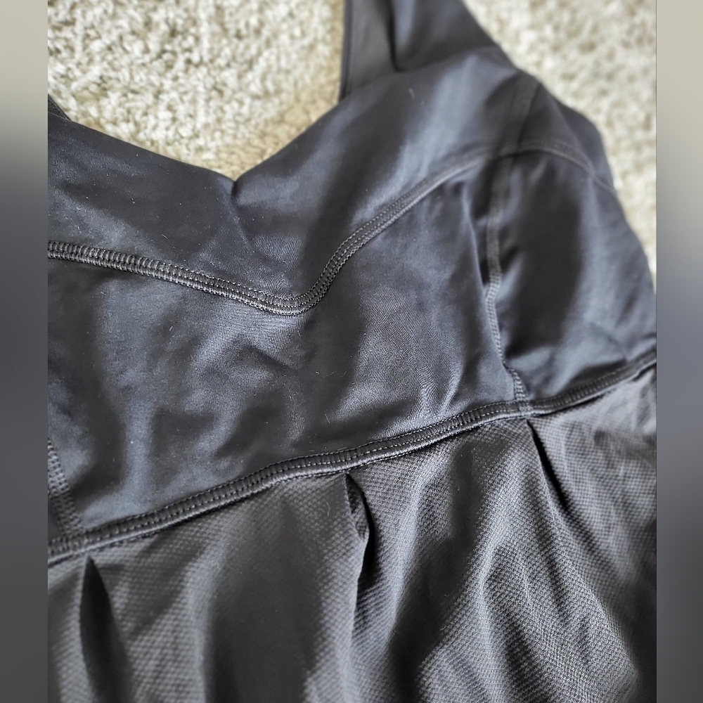 Lululemon tank - Picture 2 of 5